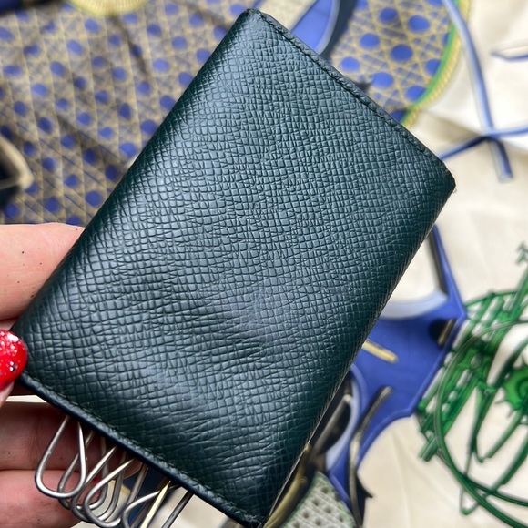 Auth. Louis Vuitton LV Taiga 6 Hook Ring Key Holder Case Wallet Multicles - Picture 6 of 17